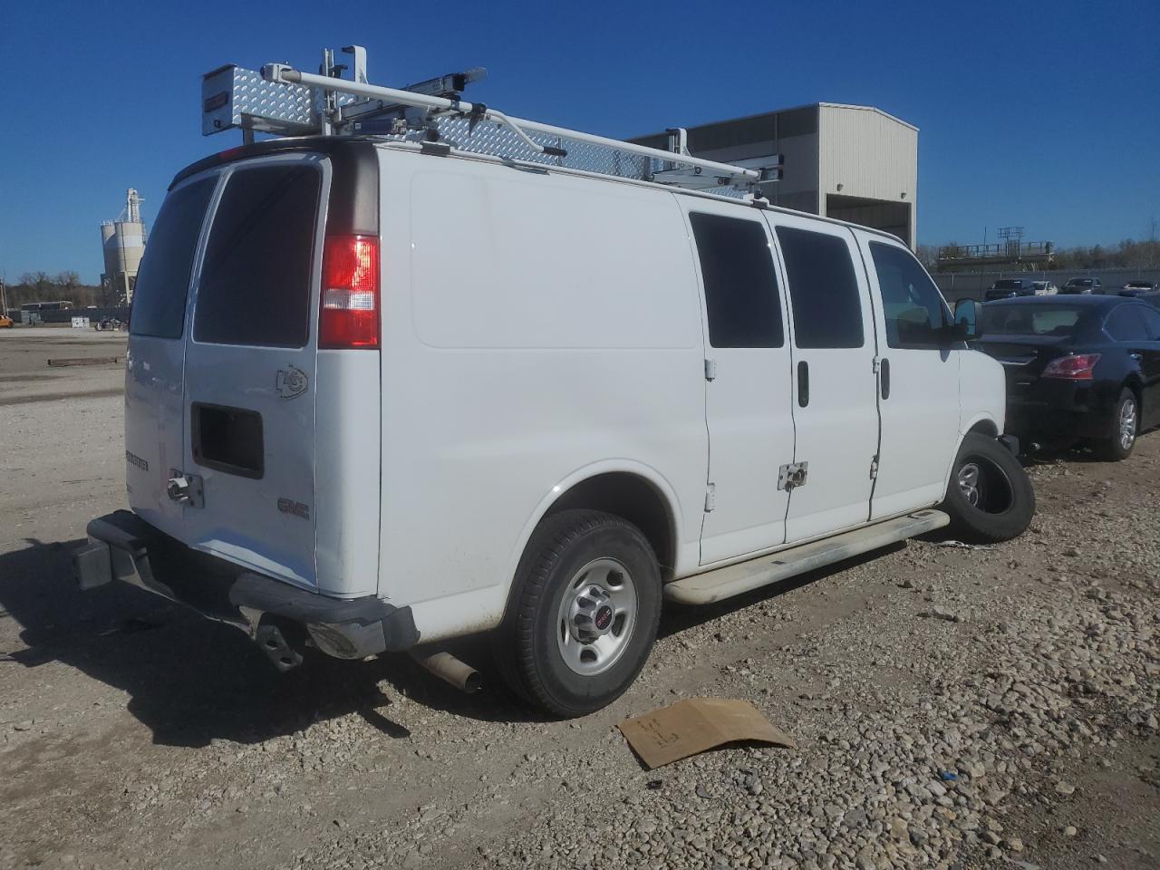 2017 GMC Savana - Image 3