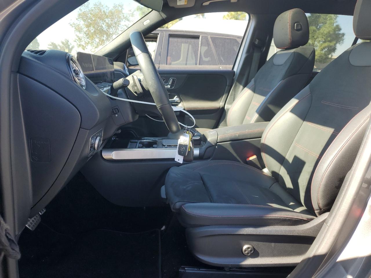 2023 Mercedes-Benz GLB - Image 7