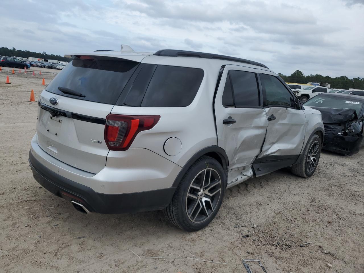 2016 Ford Explorer - Image 3