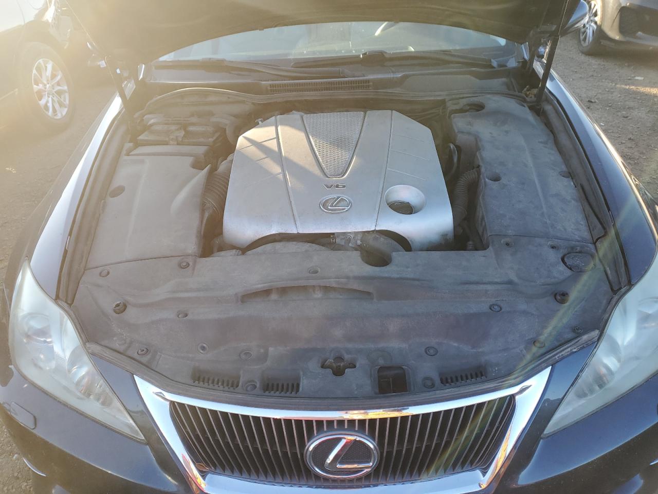 2010 Lexus IS - Image 11