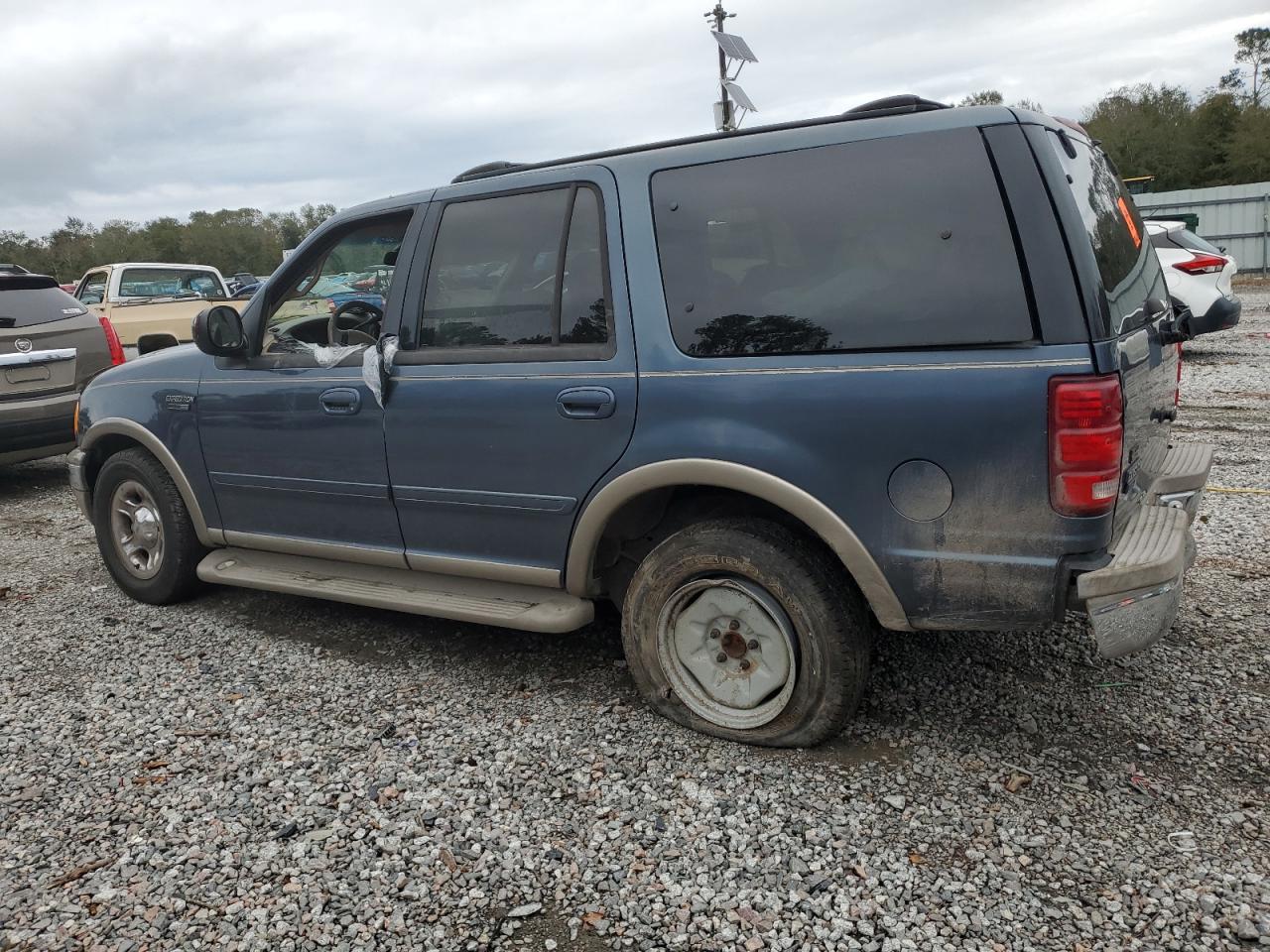2002 Ford Expedition - Image 2
