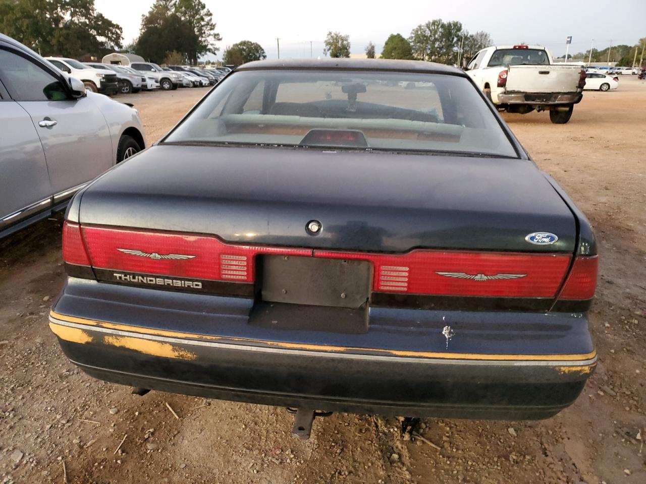 1989 Ford Thunderbird VIN: 1FAPP6047KH147586 Lot: 81057294