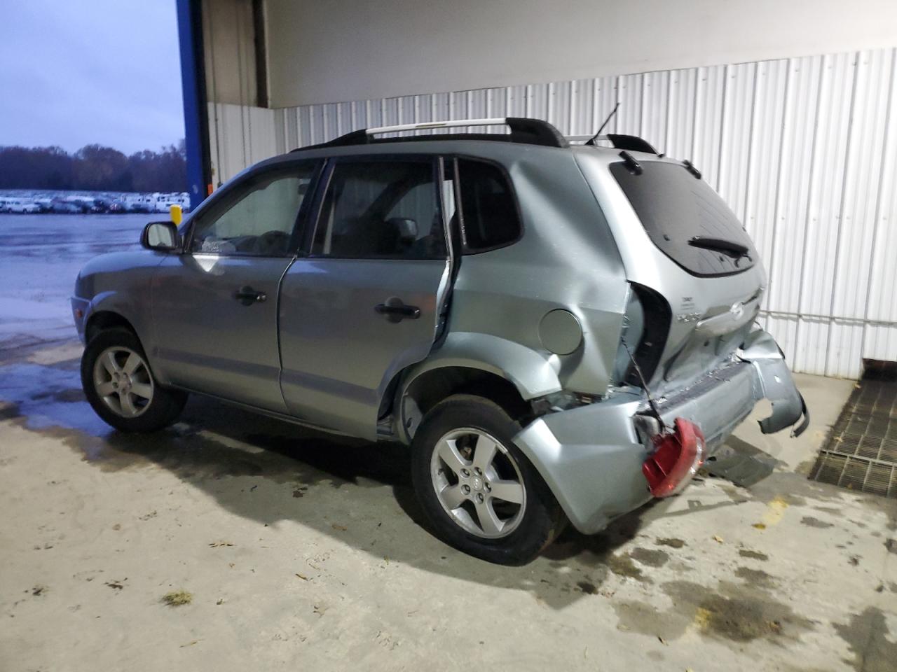 2005 Hyundai Tucson - Image 2