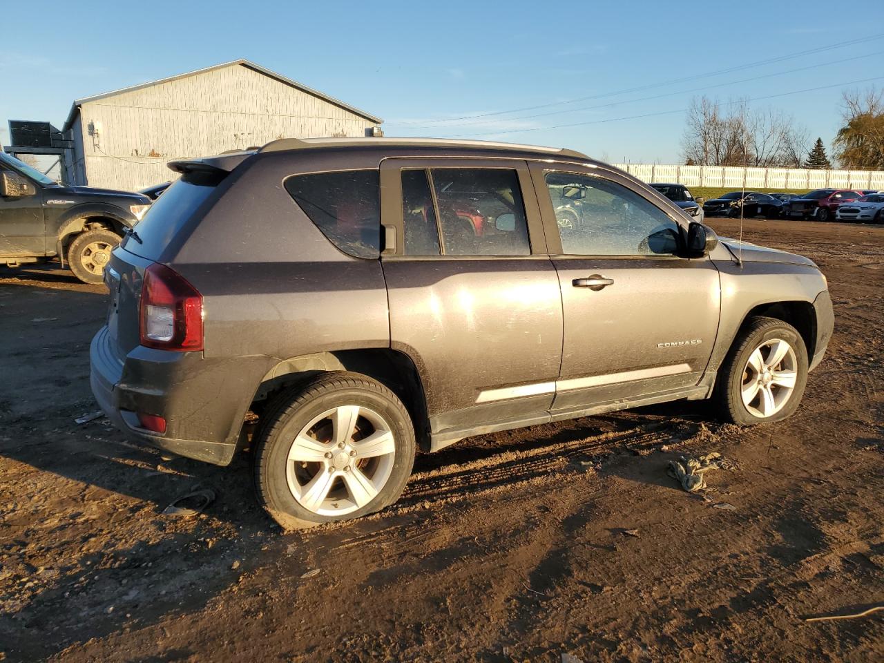 VIN 1C4NJDBB8GD511497 2016 JEEP COMPASS no.3