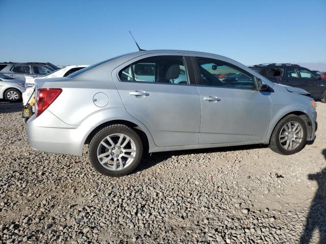Sedans CHEVROLET SONIC 2012 Srebrny