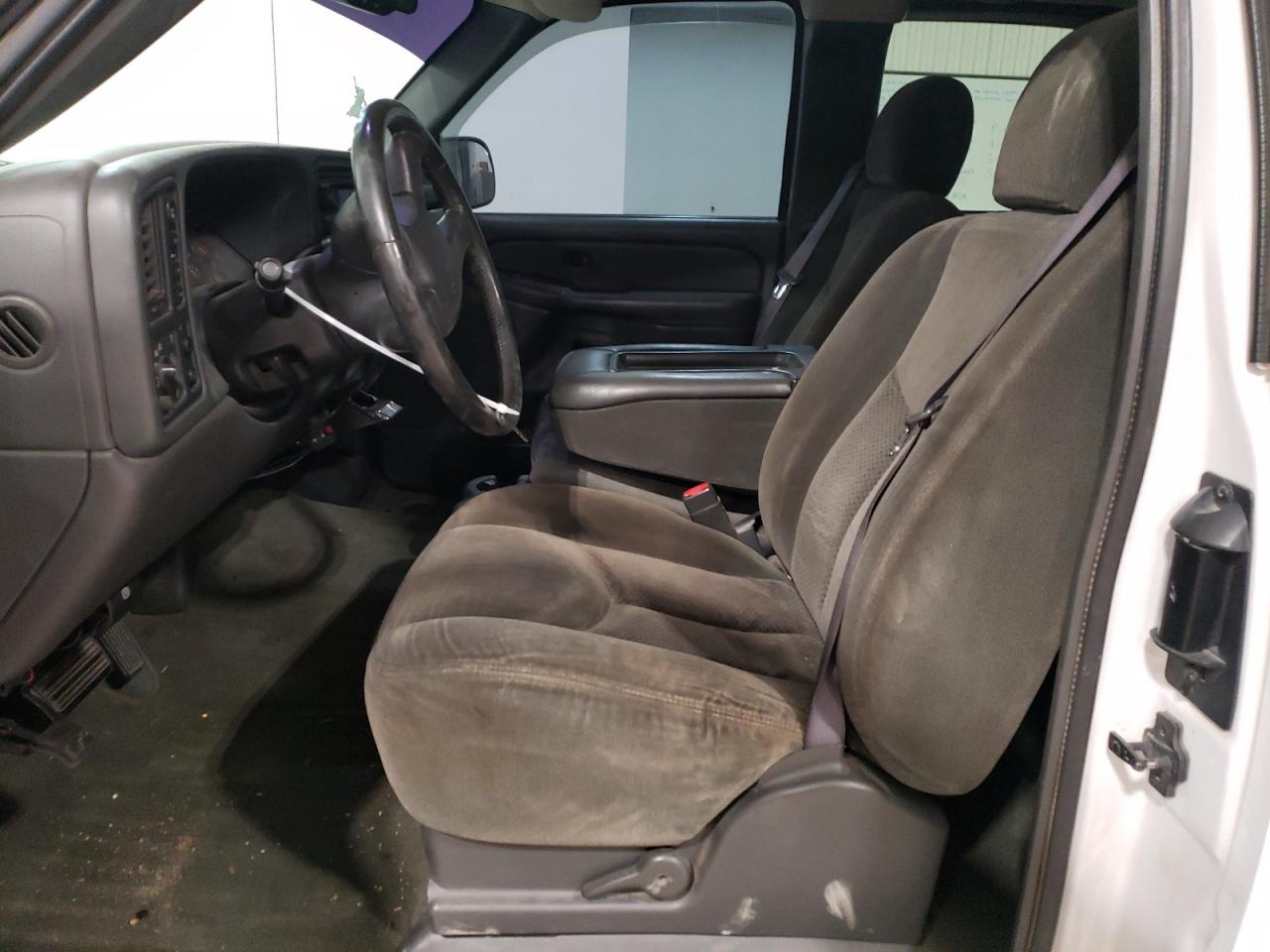 2004 Chevrolet Silverado - Image 7