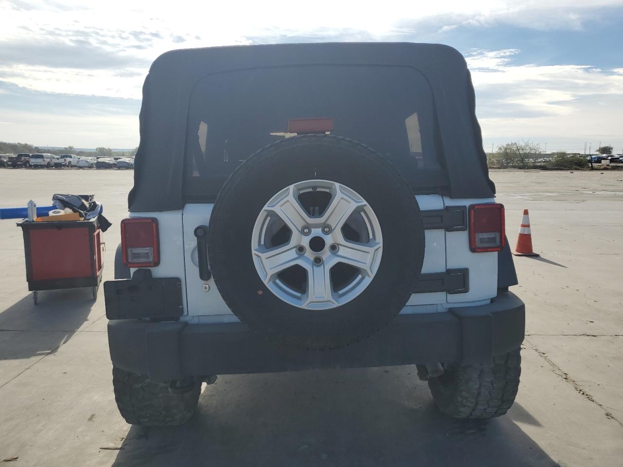 2018 Jeep Wrangler Unlimited Sport VIN: 1C4BJWDG7JL865323 Lot: 82657514