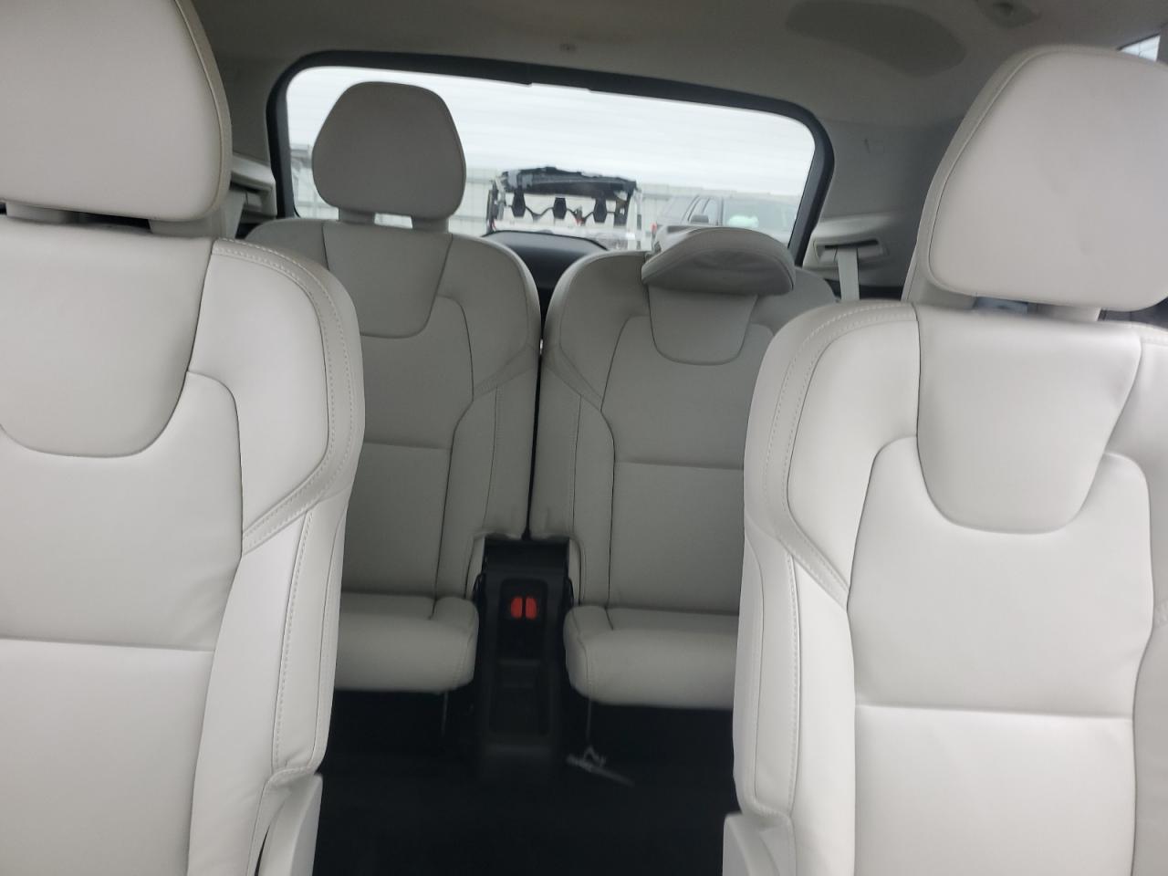 2022 Volvo XC90 - Image 10