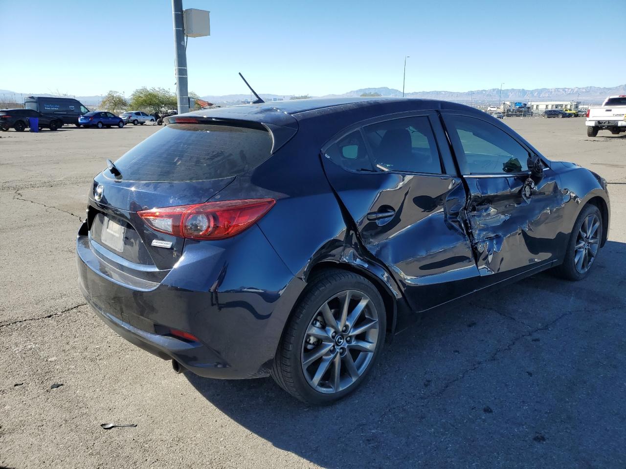 VIN 3MZBN1L32JM272048 2018 MAZDA 3 no.3