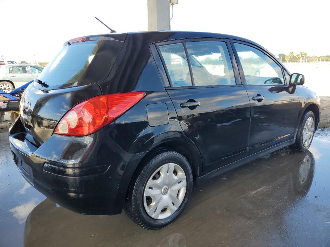 2010 Nissan Versa - Image 3
