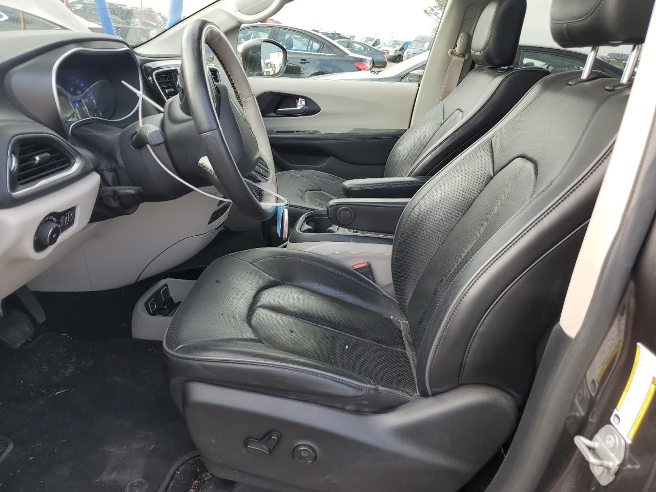2020 Chrysler Pacifica - Image 7