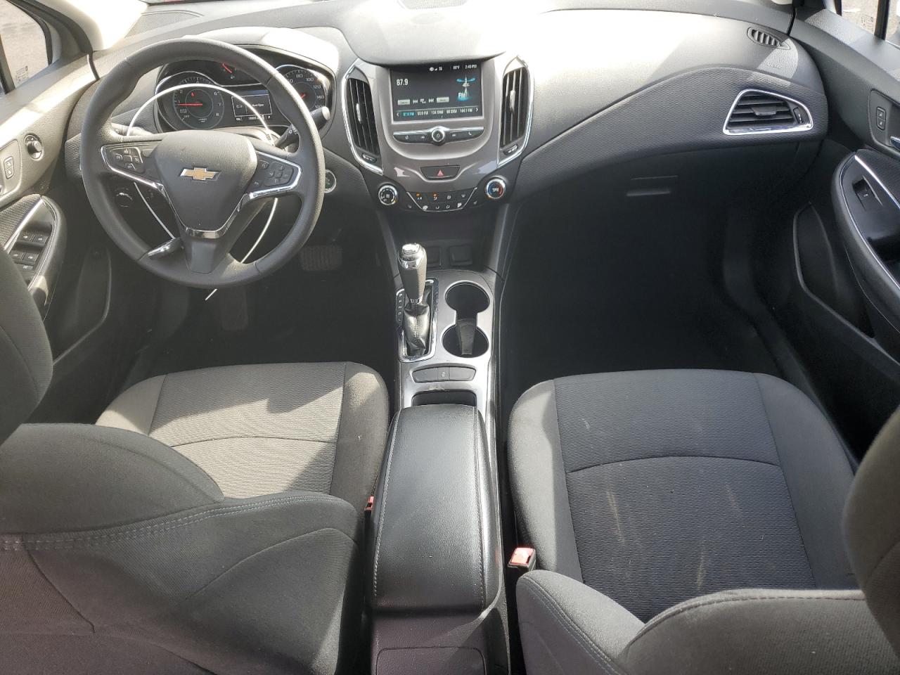 2018 Chevrolet Cruze - Image 8