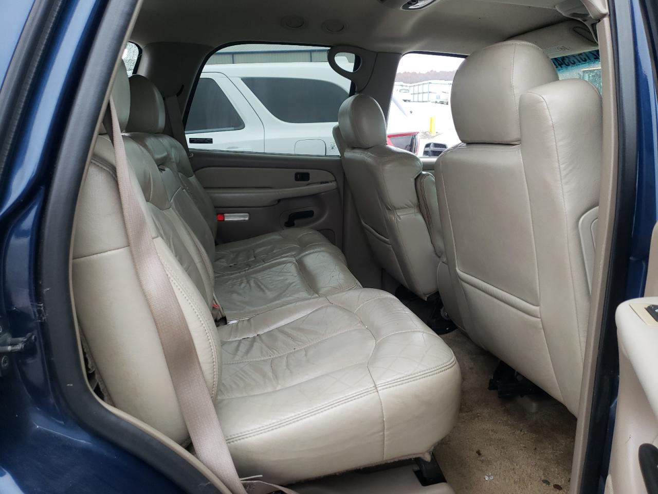 2001 Chevrolet Tahoe - Image 10