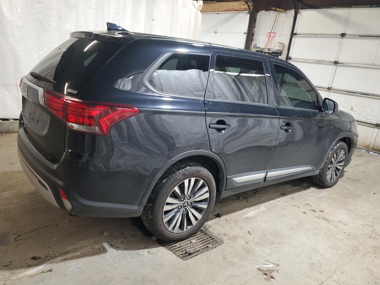 2020 Mitsubishi Outlander - Image 3