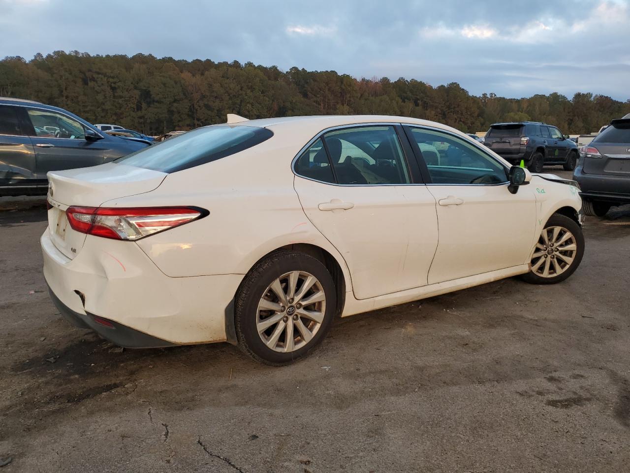 VIN 4T1B11HK9KU750246 2019 TOYOTA CAMRY no.3