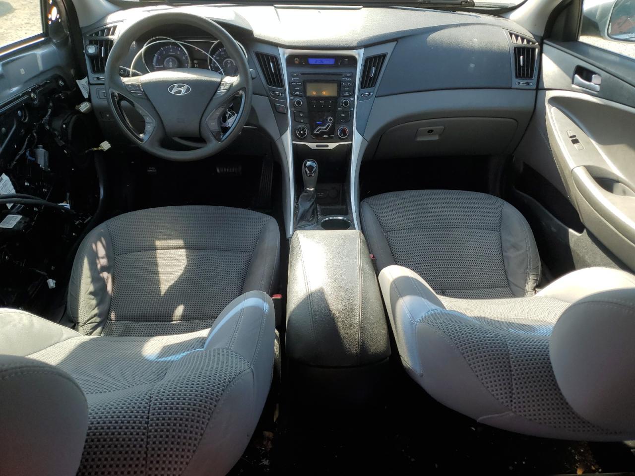 2012 Hyundai Sonata - Image 8