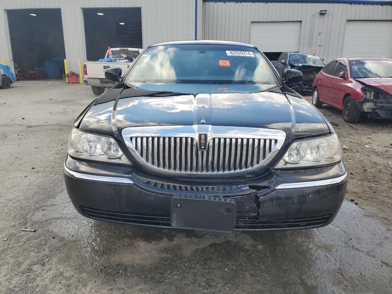 2011 Lincoln Town Car - Image 5