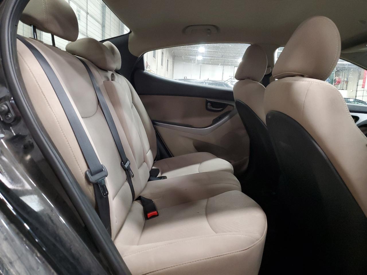 2014 Hyundai Elantra - Image 10