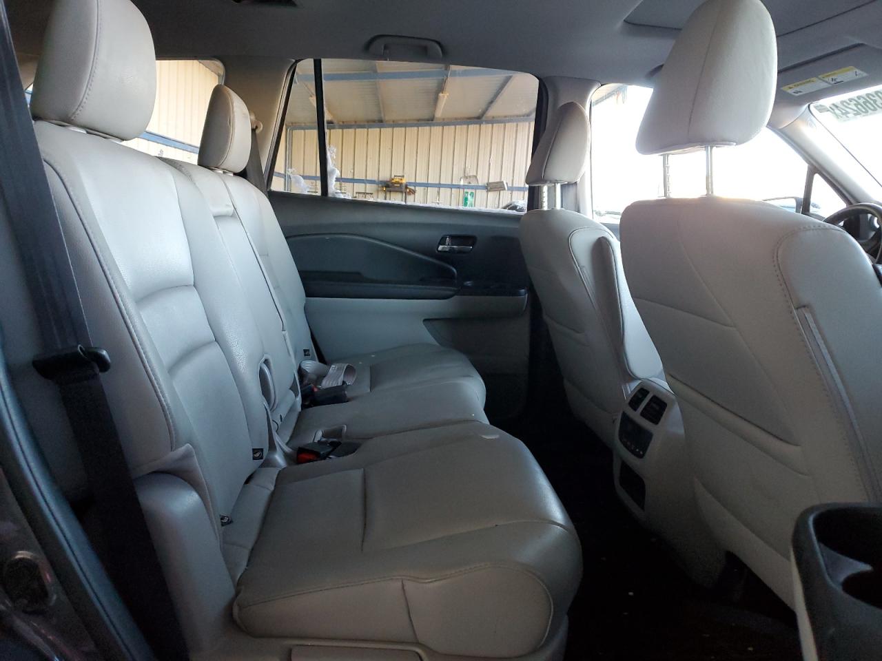 2017 Honda Pilot - Image 11