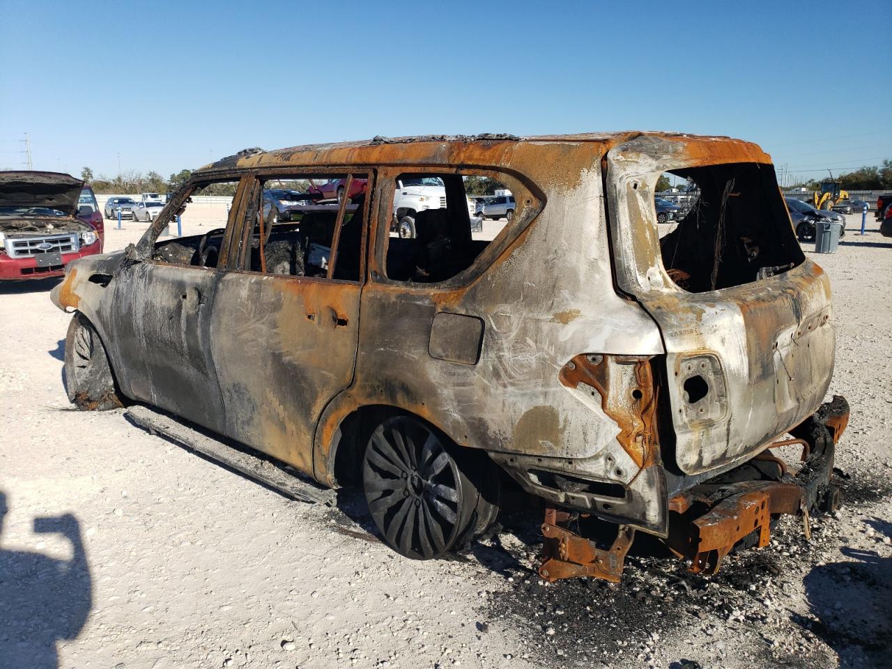2019 Nissan Armada - Image 2