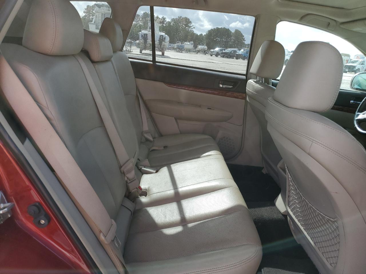 2011 Subaru Outback - Image 10