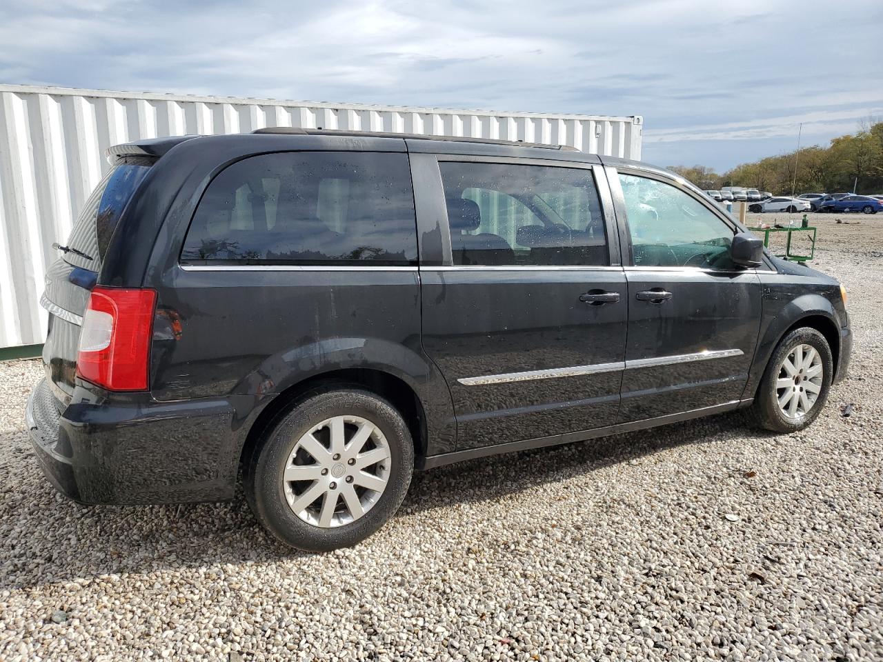 2014 Chrysler Town & Country - Image 3