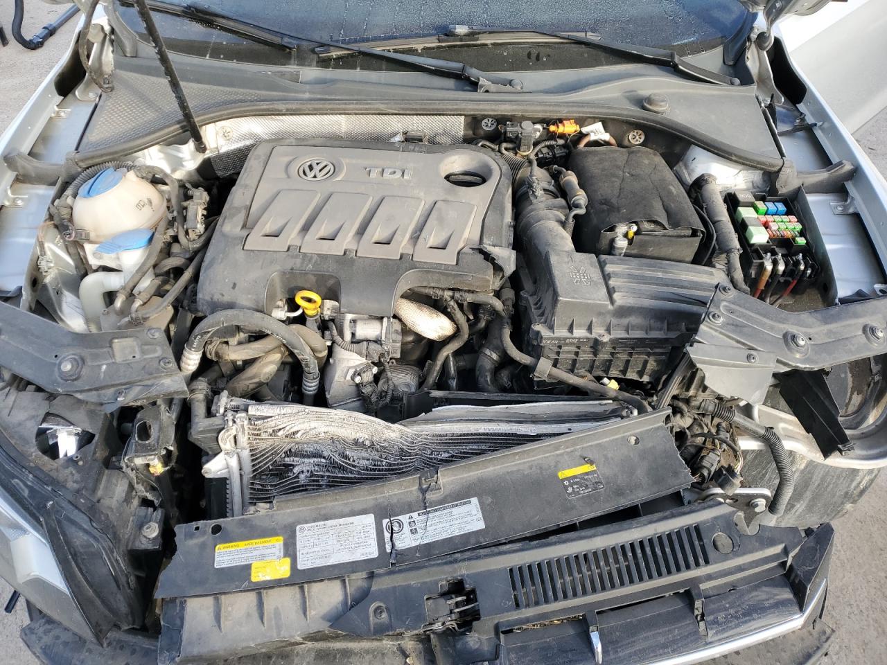 2014 Volkswagen Passat - Image 13