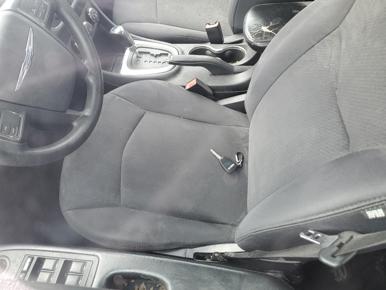 2013 Chrysler 200 - Image 7