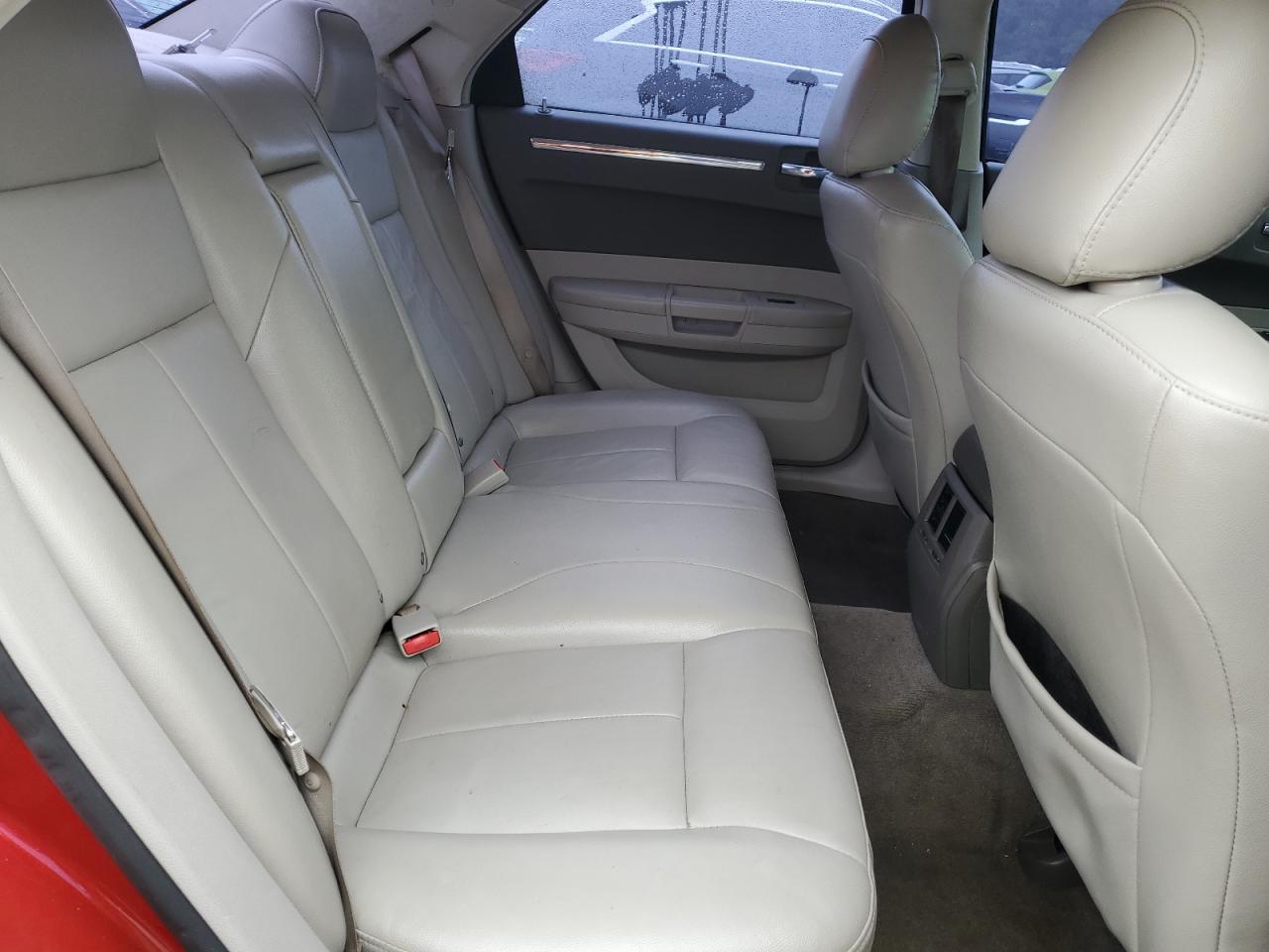 2010 Chrysler 300 - Image 11