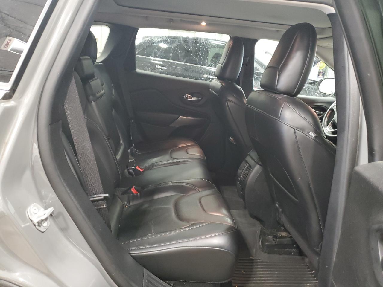 2019 Jeep Grand Cherokee - Image 11