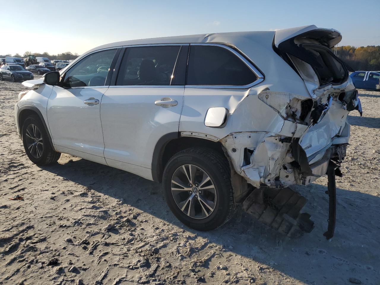 2017 Toyota Highlander - Image 2