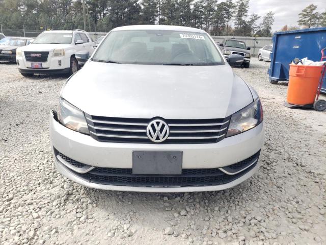 Sedans VOLKSWAGEN PASSAT 2013 Srebrny