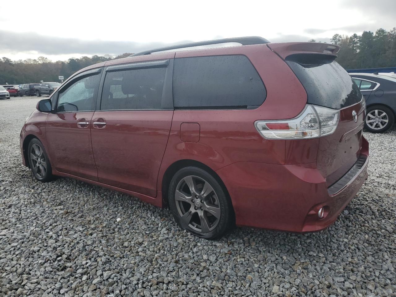 VIN 5TDXZ3DC1HS786720 2017 TOYOTA SIENNA no.2