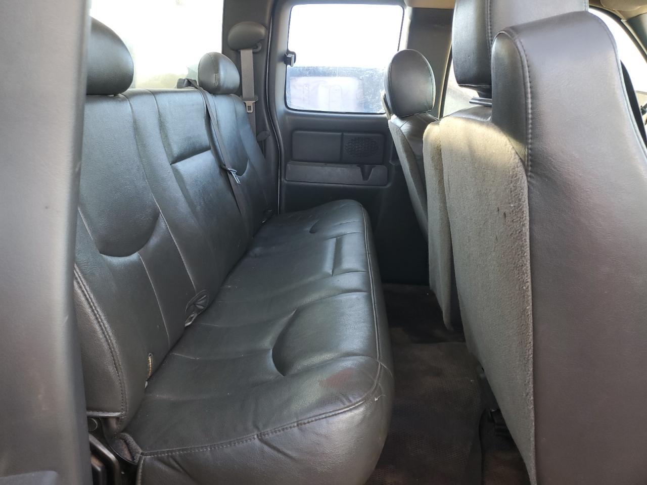 2006 Chevrolet Silverado - Image 10