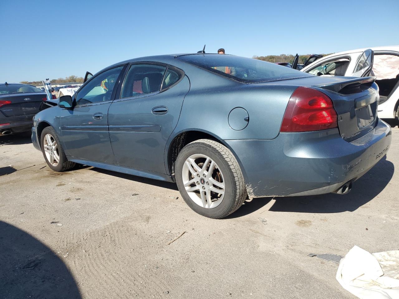 2006 Pontiac Grand Prix - Image 2