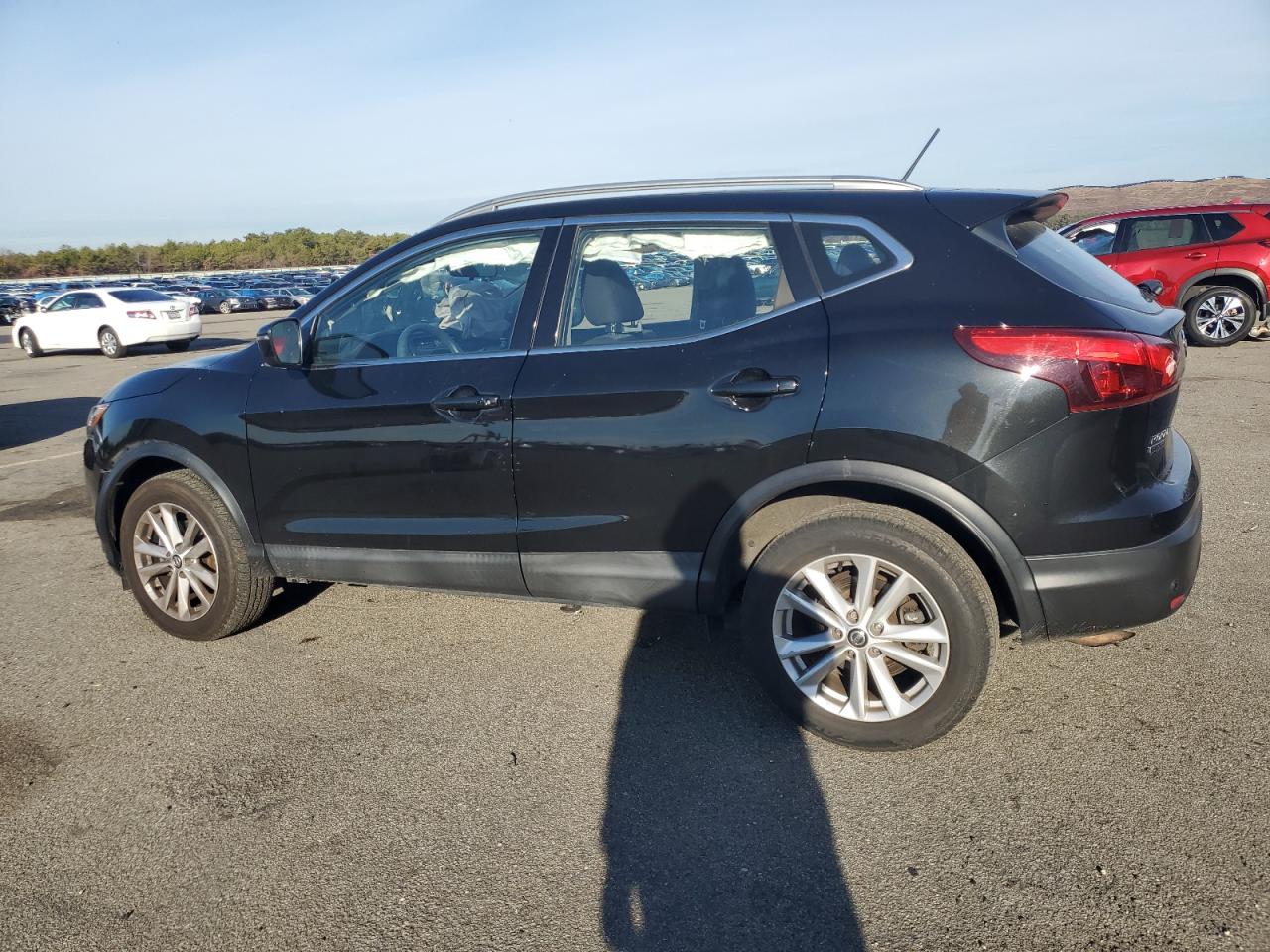 2019 Nissan Rogue - Image 2