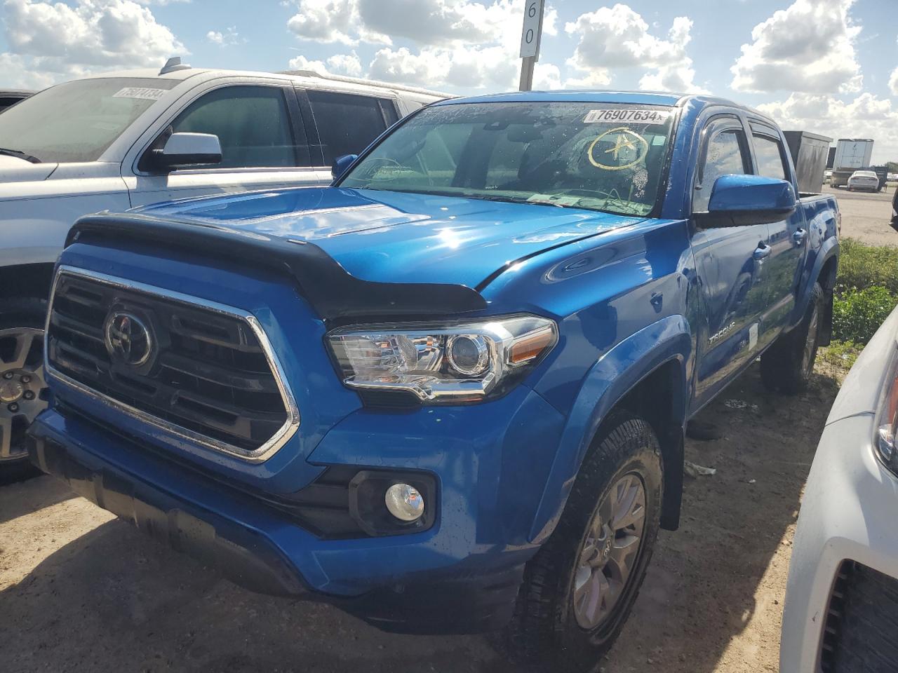 VIN 3TMAZ5CN1JM062360 2018 TOYOTA TACOMA no.1