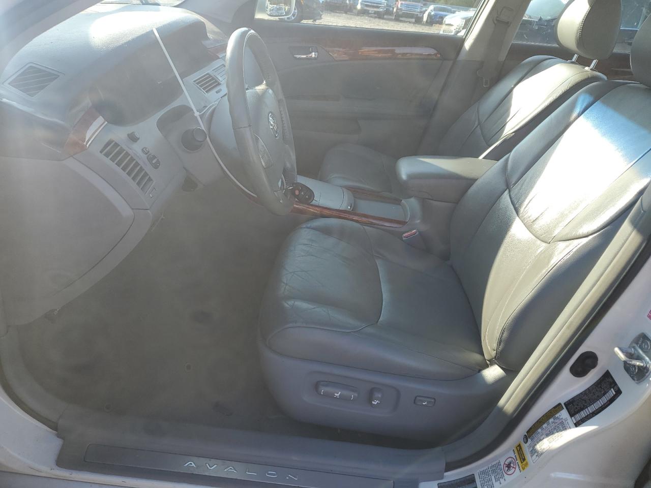 2006 Toyota Avalon - Image 7