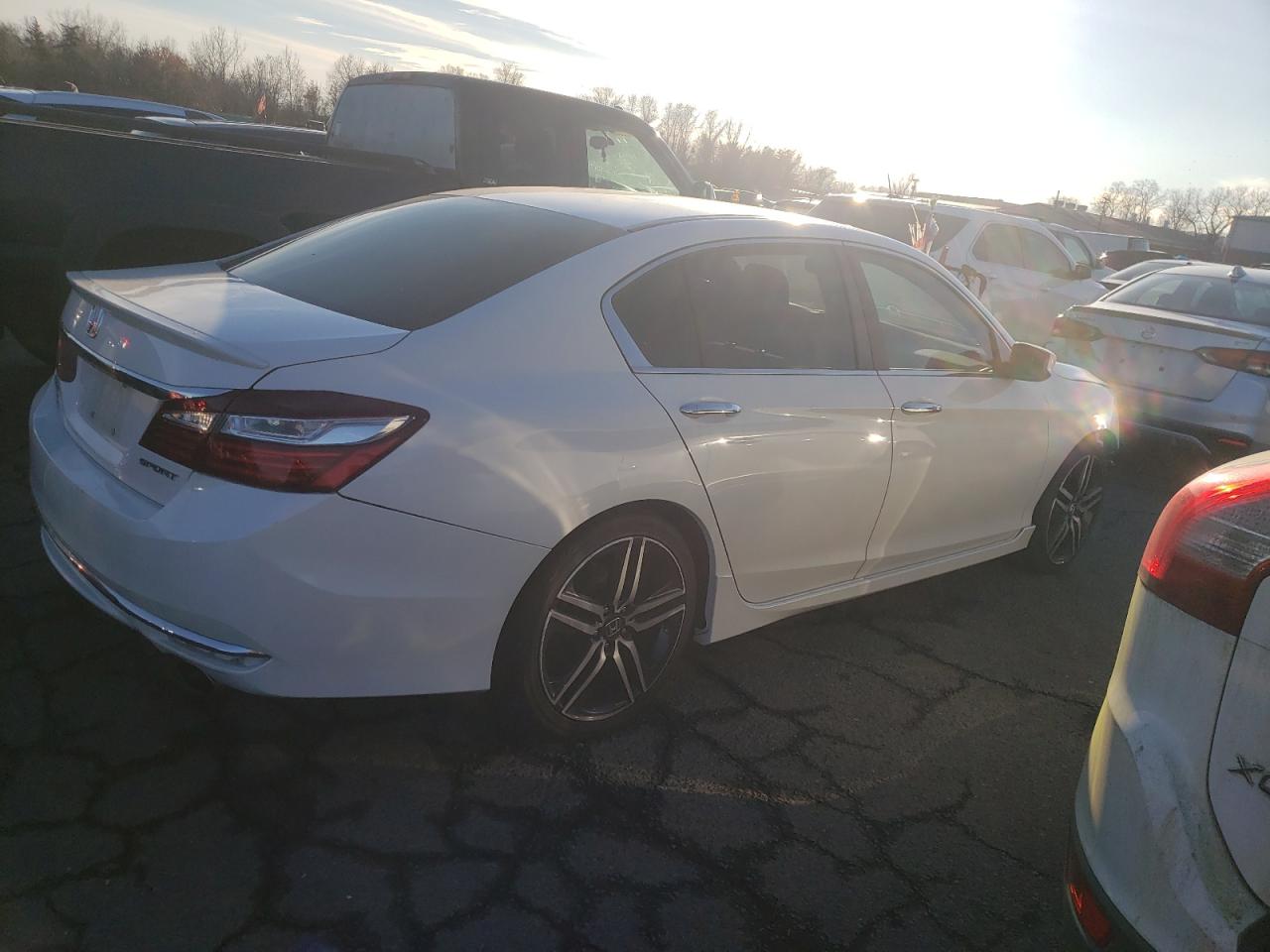 VIN 1HGCR2F51HA066114 2017 HONDA ACCORD no.3