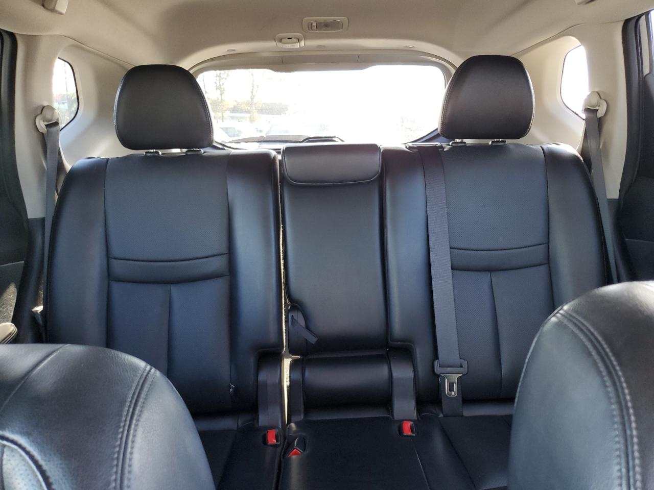2018 Nissan Rogue - Image 10