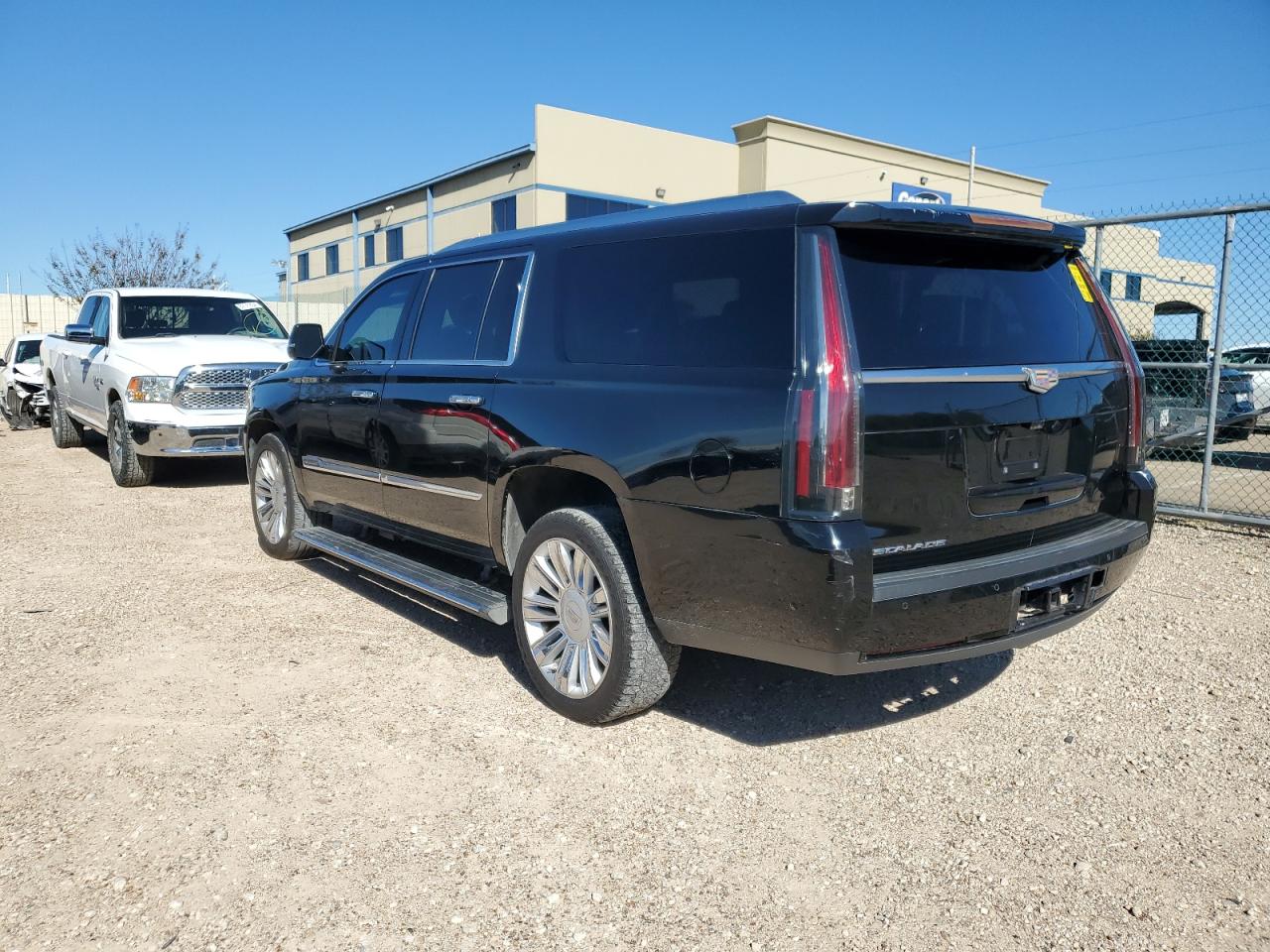 VIN 1GYS3KKJ6KR126597 2019 CADILLAC ESCALADE no.2