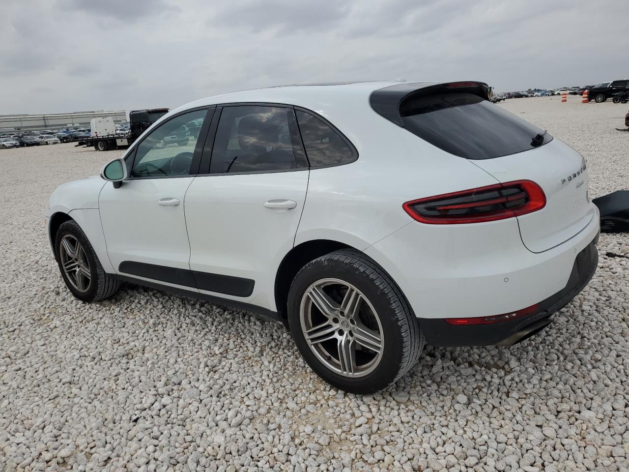 2018 Porsche Macan - Image 2