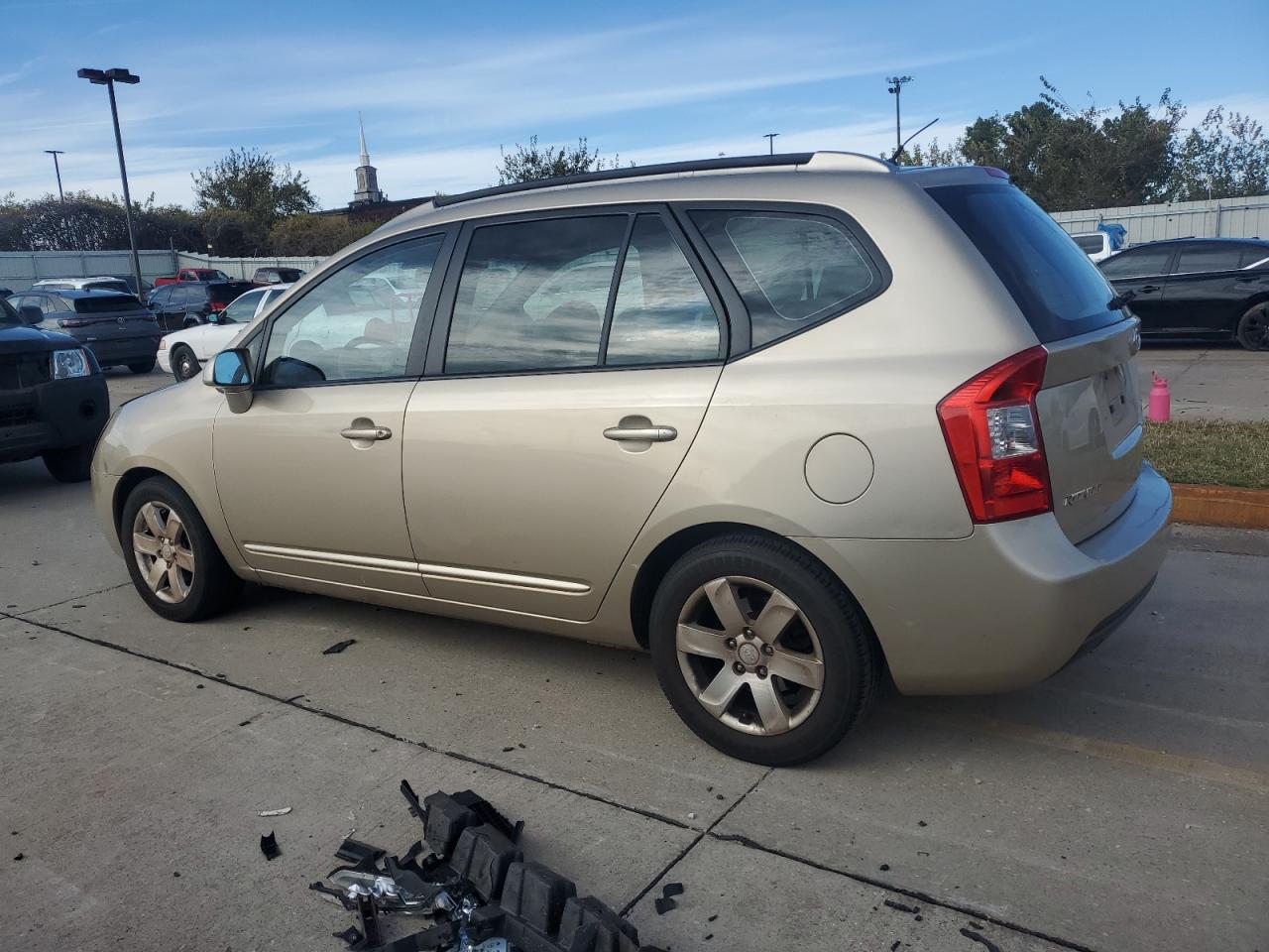 2007 Kia Rondo - Image 2