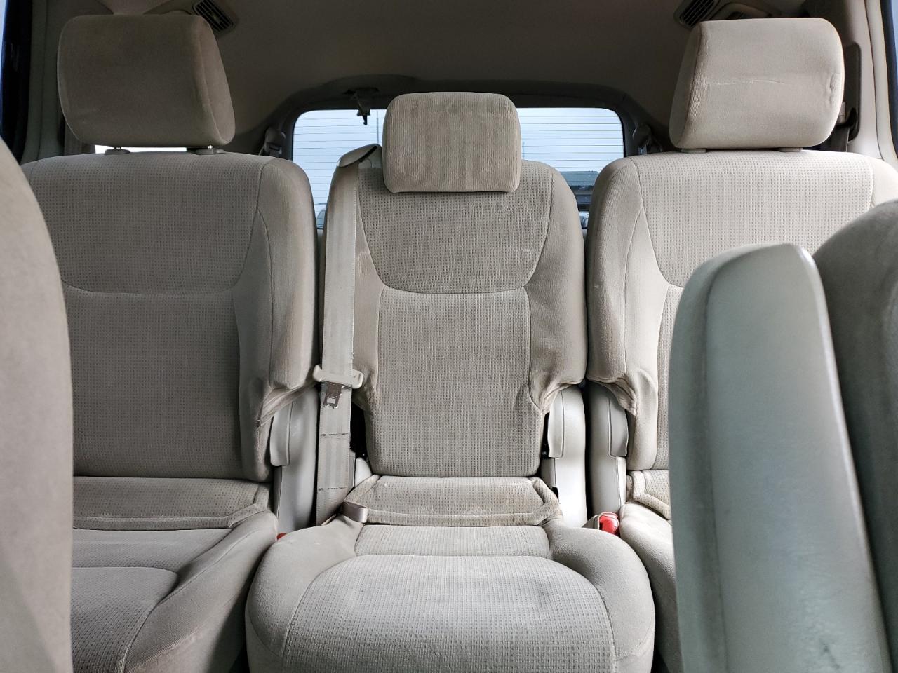 2004 Toyota Sienna - Image 10