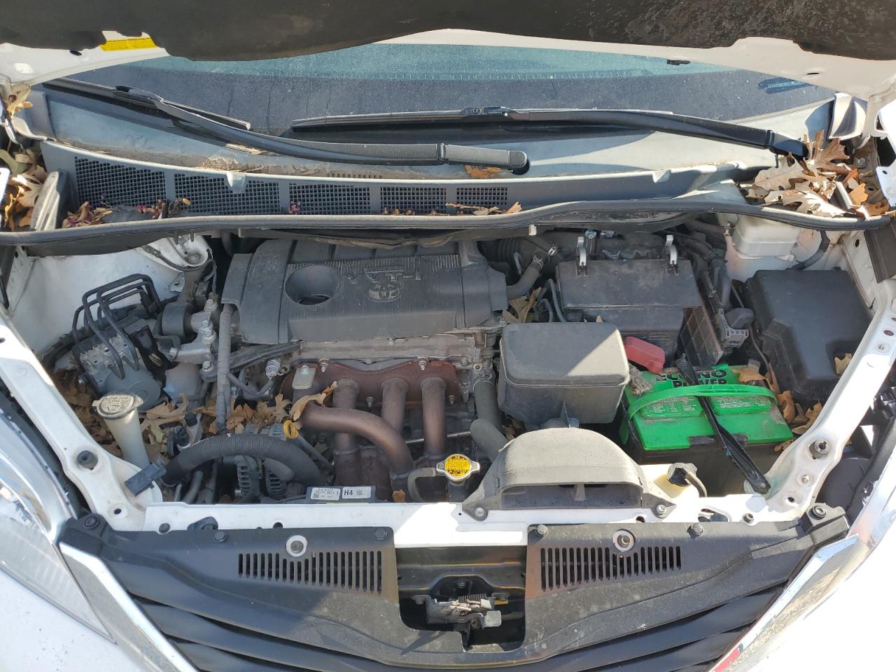 2011 Toyota Sienna - Image 12