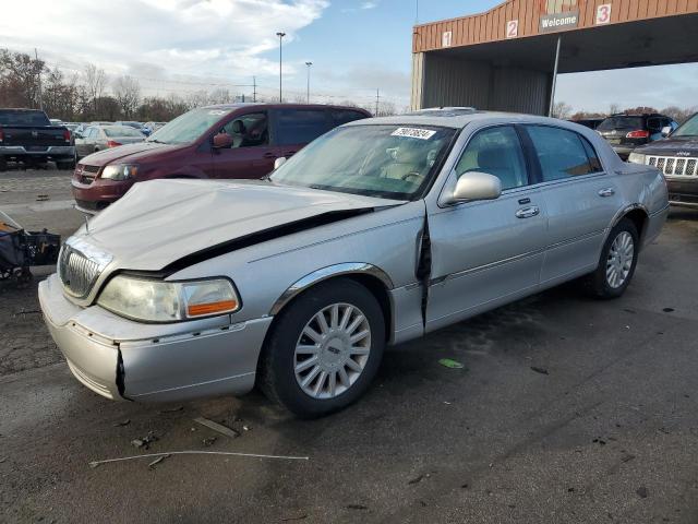 2005 Lincoln Town Car Signature Limited