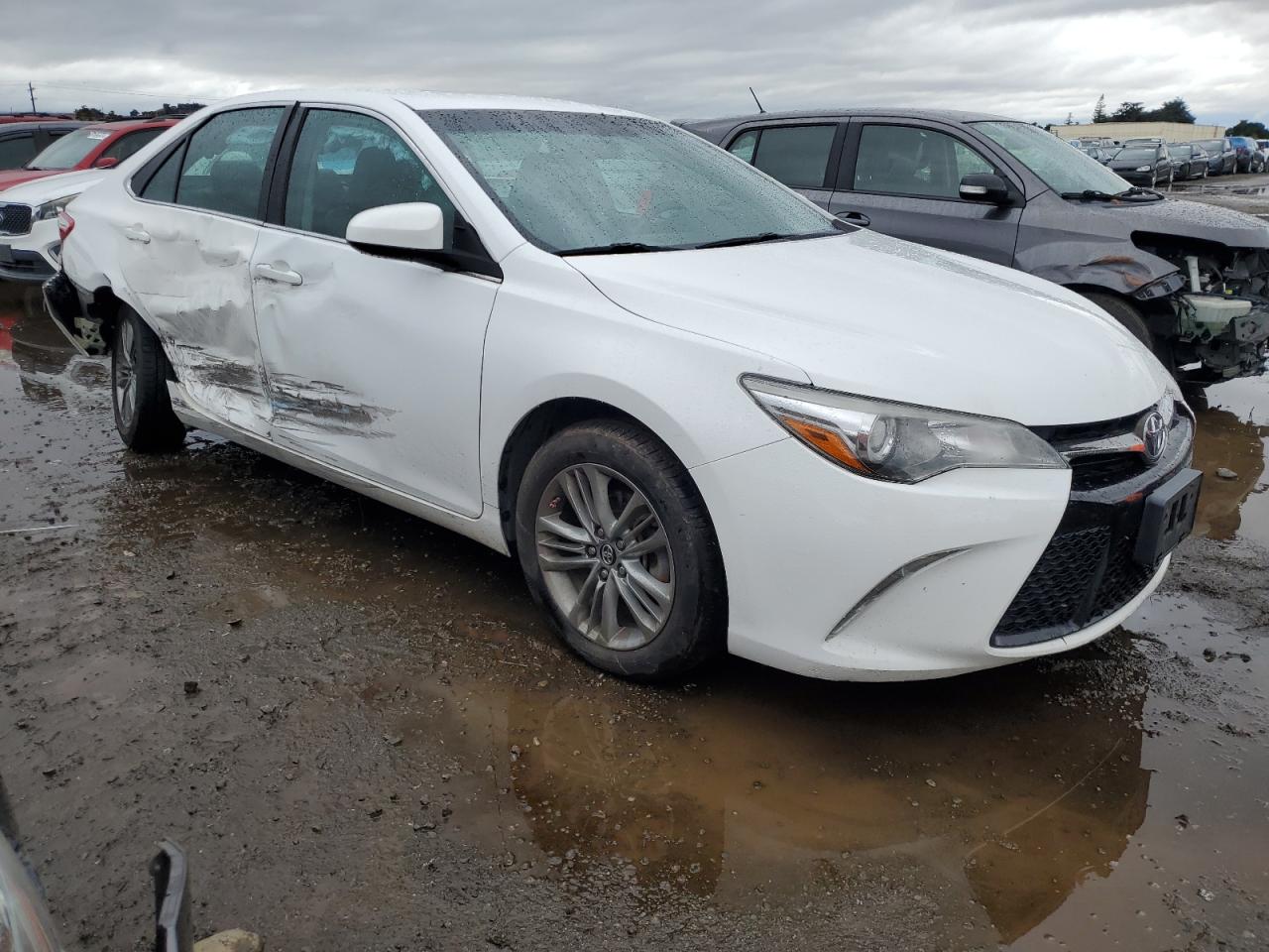 VIN 4T1BF1FK3HU702450 2017 TOYOTA CAMRY no.4