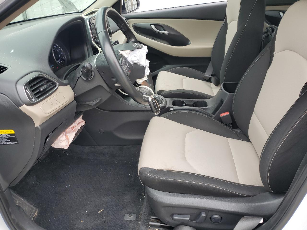 2018 Hyundai Elantra - Image 7