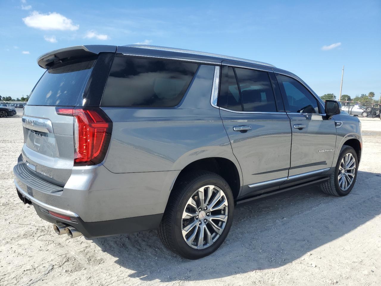 2021 GMC Yukon - Image 3