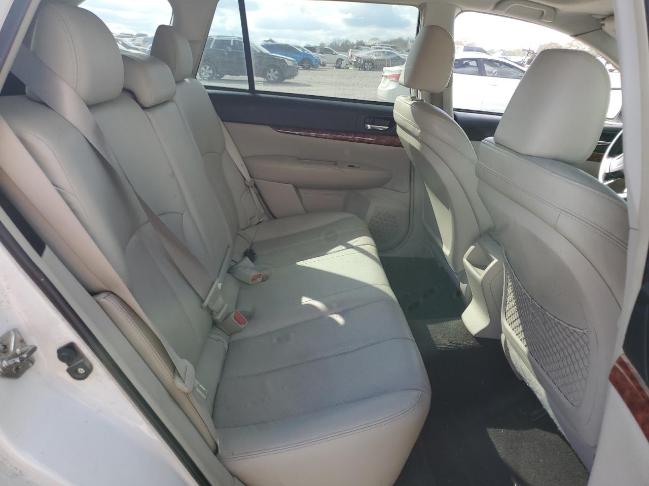 2012 Subaru Outback - Image 12
